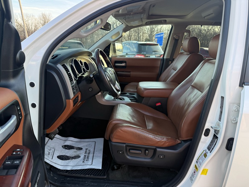 Toyota Sequoia 4WD 5.7L Platinum (Natl) 2014