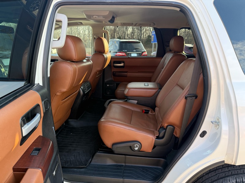 Toyota Sequoia 4WD 5.7L Platinum (Natl) 2014