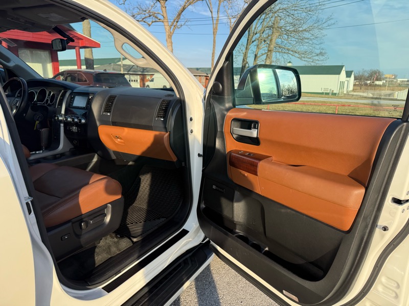 Toyota Sequoia 4WD 5.7L Platinum (Natl) 2014