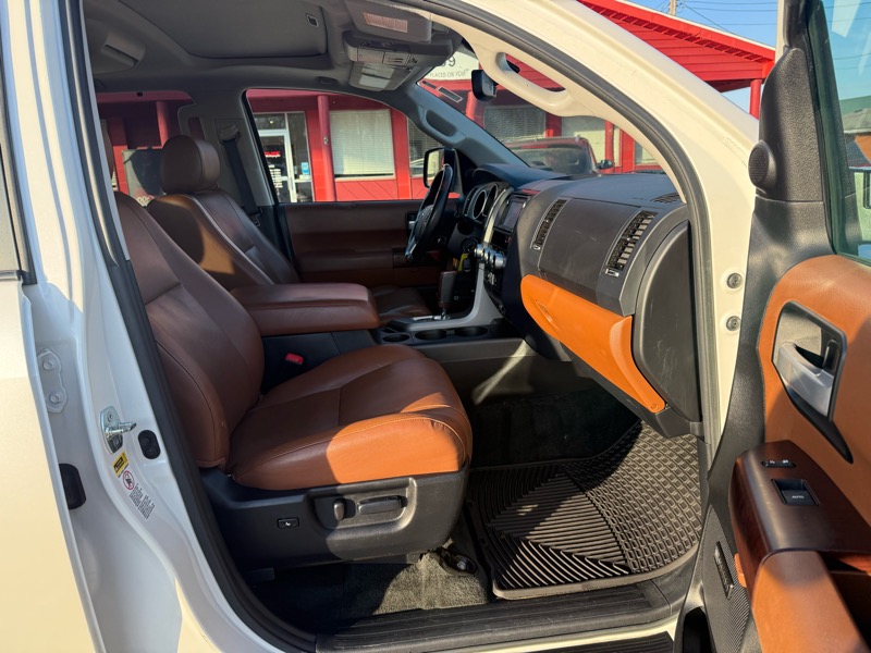 Toyota Sequoia 4WD 5.7L Platinum (Natl) 2014