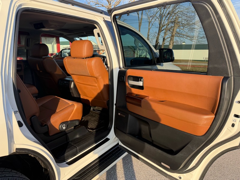 Toyota Sequoia 4WD 5.7L Platinum (Natl) 2014