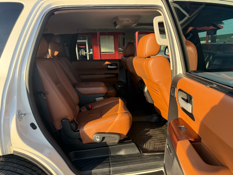 Toyota Sequoia 4WD 5.7L Platinum (Natl) 2014