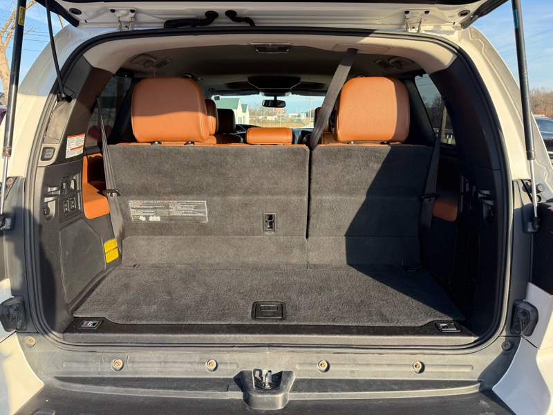 Toyota Sequoia 4WD 5.7L Platinum (Natl) 2014