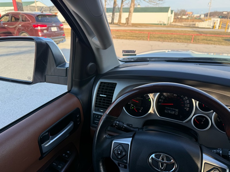 Toyota Sequoia 4WD 5.7L Platinum (Natl) 2014