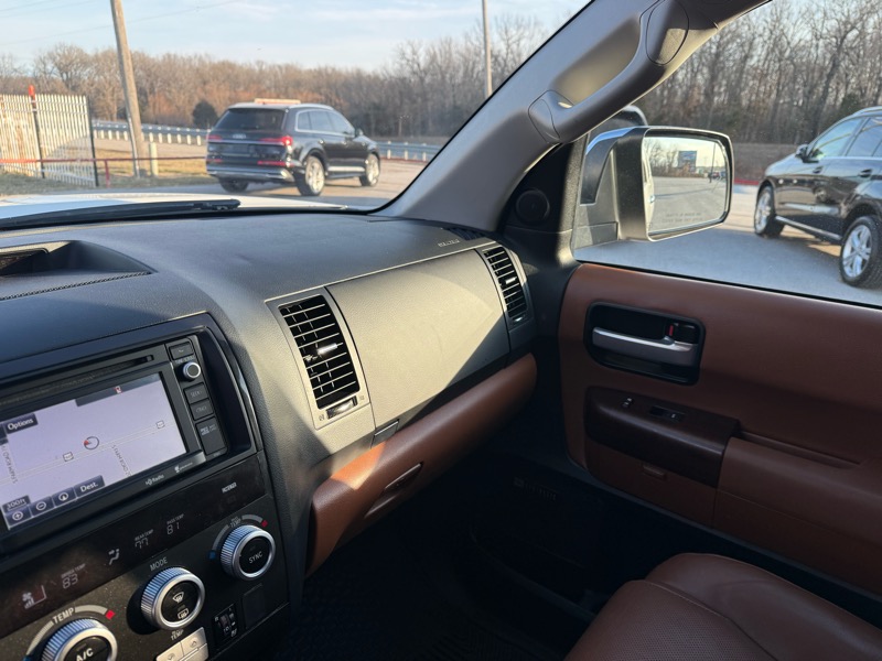 Toyota Sequoia 4WD 5.7L Platinum (Natl) 2014