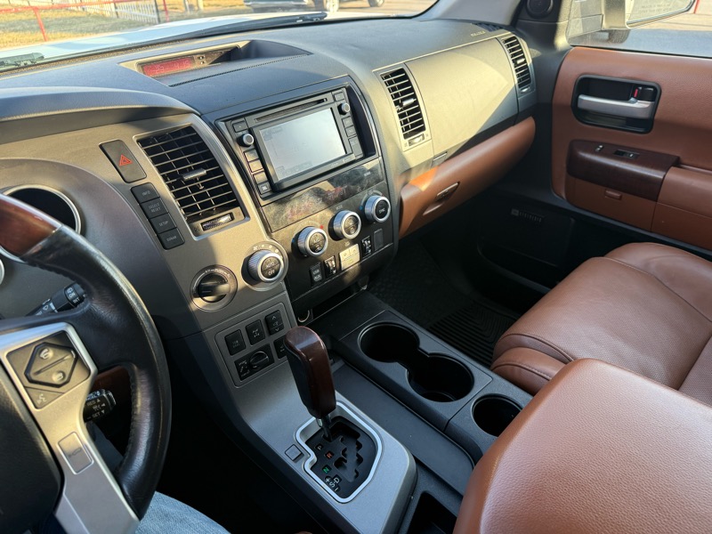 Toyota Sequoia 4WD 5.7L Platinum (Natl) 2014