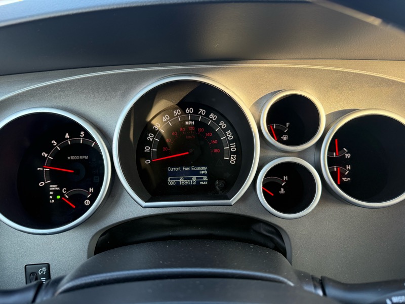 Toyota Sequoia 4WD 5.7L Platinum (Natl) 2014