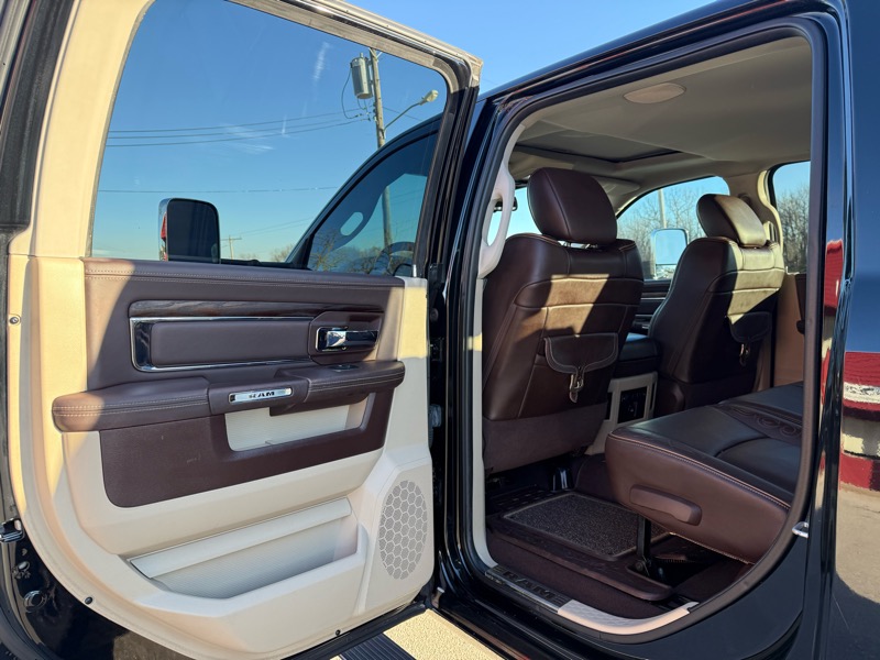 RAM 2500 4WD Mega Cab 160.5" Longhorn 2014