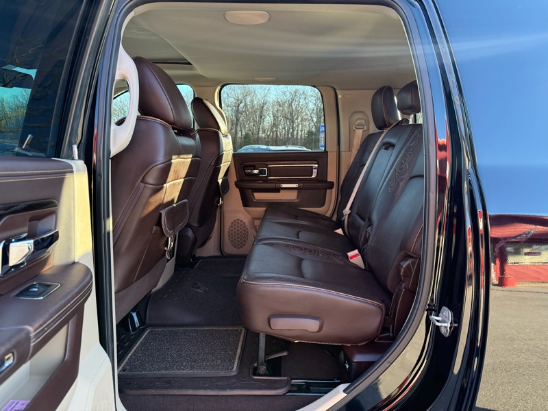 RAM 2500 4WD Mega Cab 160.5" Longhorn 2014