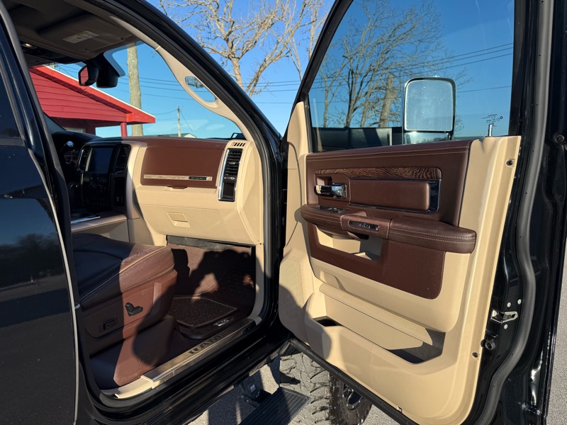 RAM 2500 4WD Mega Cab 160.5" Longhorn 2014