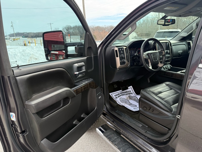 GMC Sierra 2500HD available WiFi 4WD Crew Cab 153.7" Denali 2015