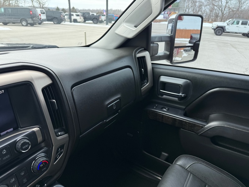 GMC Sierra 2500HD available WiFi 4WD Crew Cab 153.7" Denali 2015