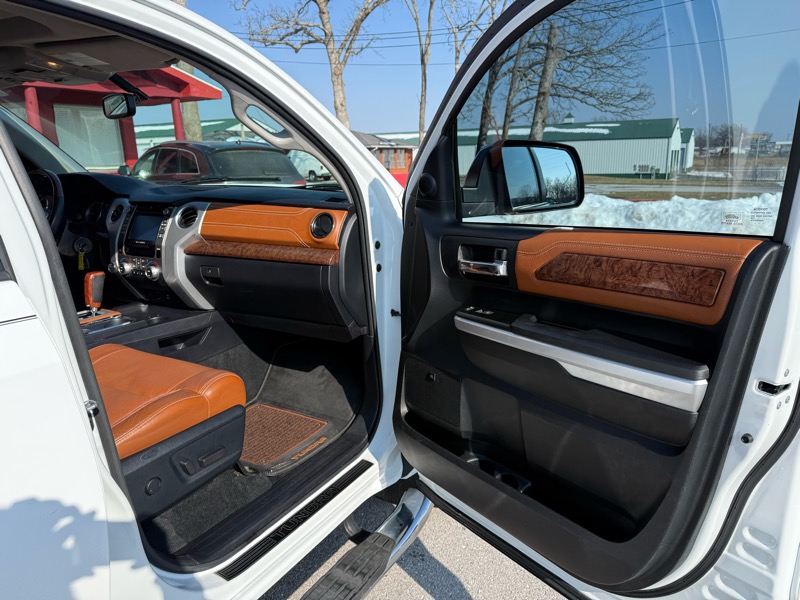 Toyota Tundra 4WD 1794 Edition CrewMax 5.5' Bed 5.7L FFV (Natl) 2017