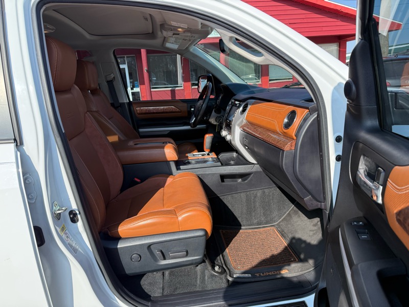 Toyota Tundra 4WD 1794 Edition CrewMax 5.5' Bed 5.7L FFV (Natl) 2017