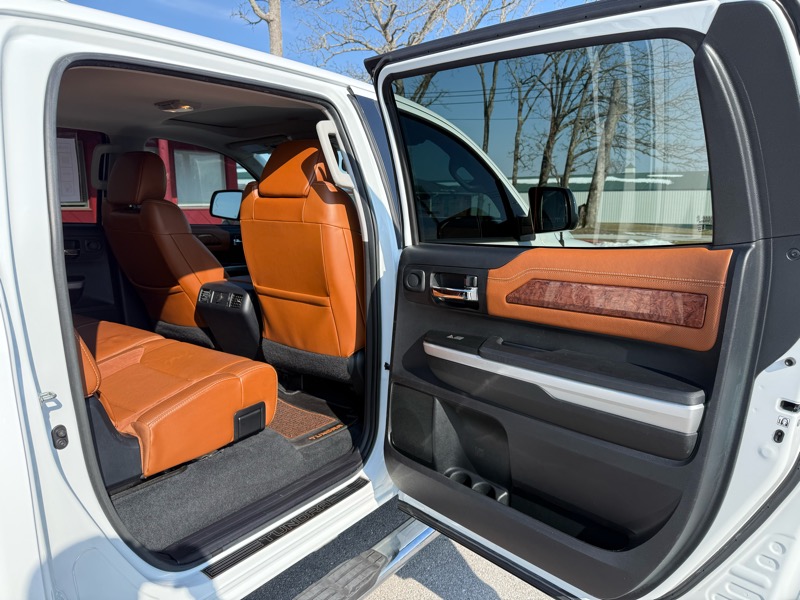 Toyota Tundra 4WD 1794 Edition CrewMax 5.5' Bed 5.7L FFV (Natl) 2017