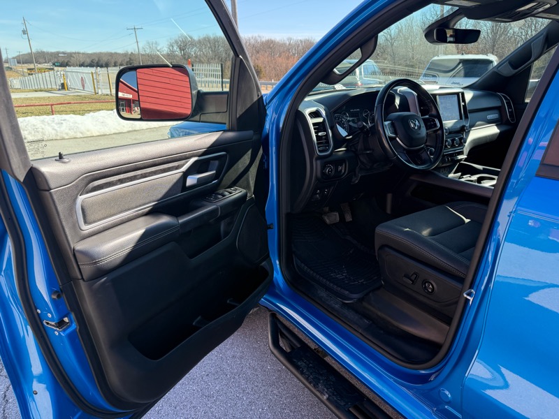 RAM 1500 Big Horn 4x4 Crew Cab 5'7" Box 2021