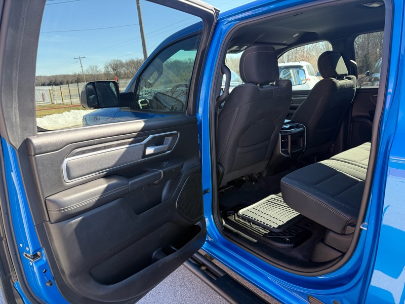 RAM 1500 Big Horn 4x4 Crew Cab 5'7" Box 2021