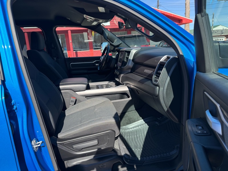 RAM 1500 Big Horn 4x4 Crew Cab 5'7" Box 2021