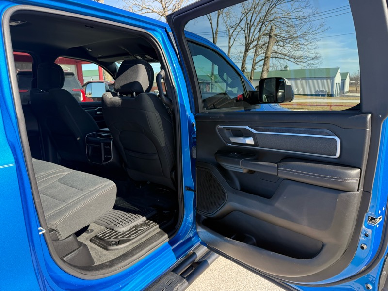 RAM 1500 Big Horn 4x4 Crew Cab 5'7" Box 2021