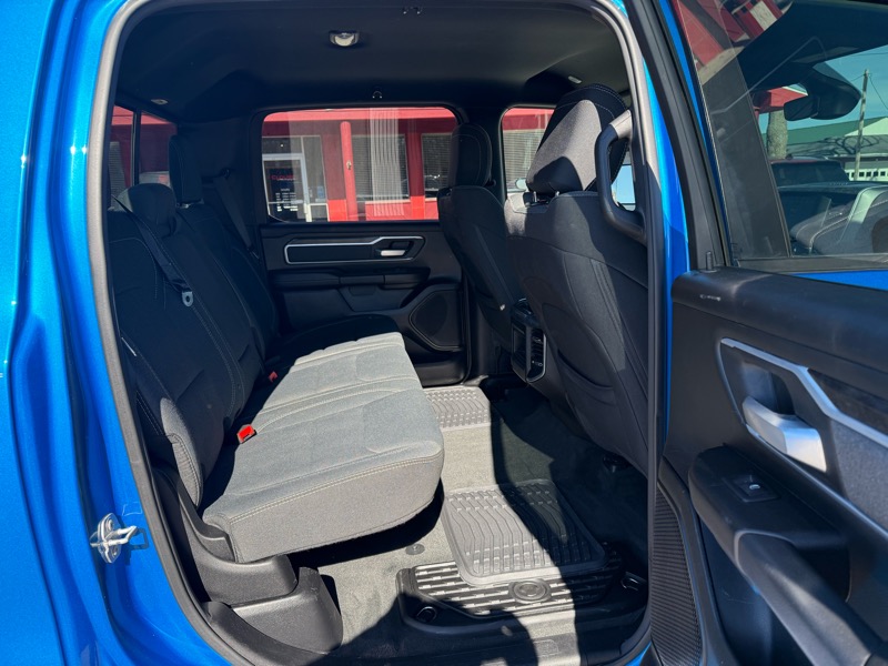 RAM 1500 Big Horn 4x4 Crew Cab 5'7" Box 2021