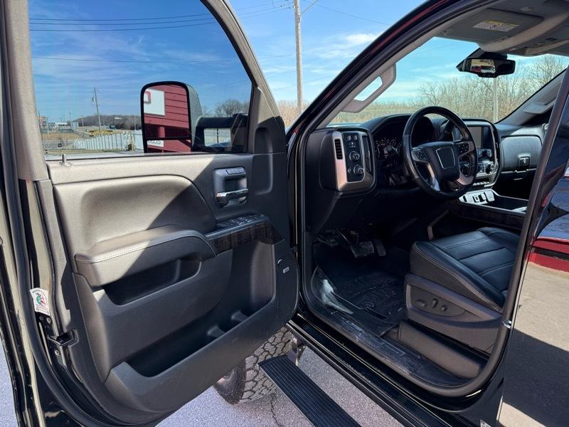 GMC Sierra 3500HD 4WD Crew Cab 153.7" Denali 2015