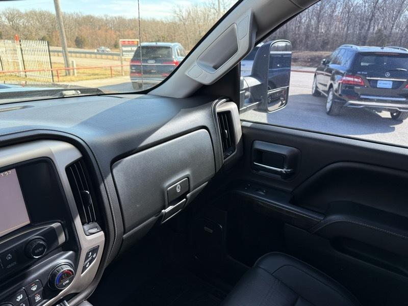 GMC Sierra 3500HD 4WD Crew Cab 153.7" Denali 2015