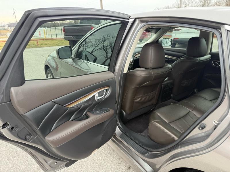 Infiniti M56 4dr Sdn AWD 2011