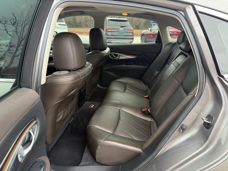 Infiniti M56 4dr Sdn AWD 2011