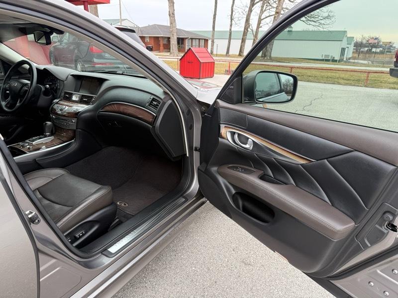 Infiniti M56 4dr Sdn AWD 2011