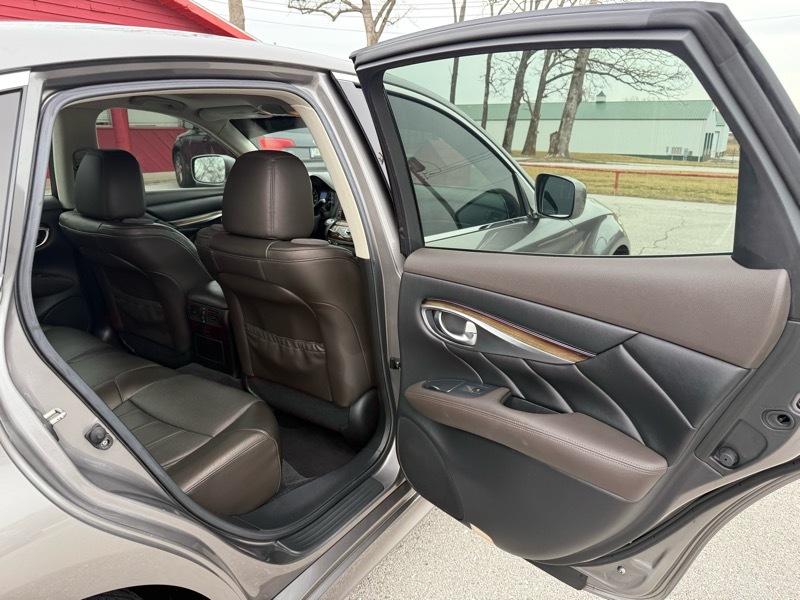 Infiniti M56 4dr Sdn AWD 2011