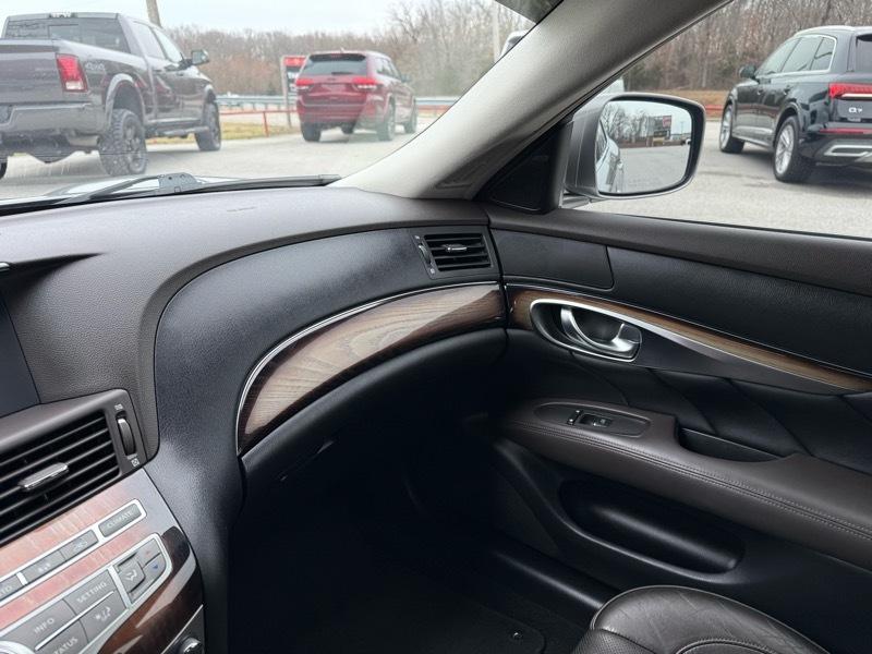 Infiniti M56 4dr Sdn AWD 2011