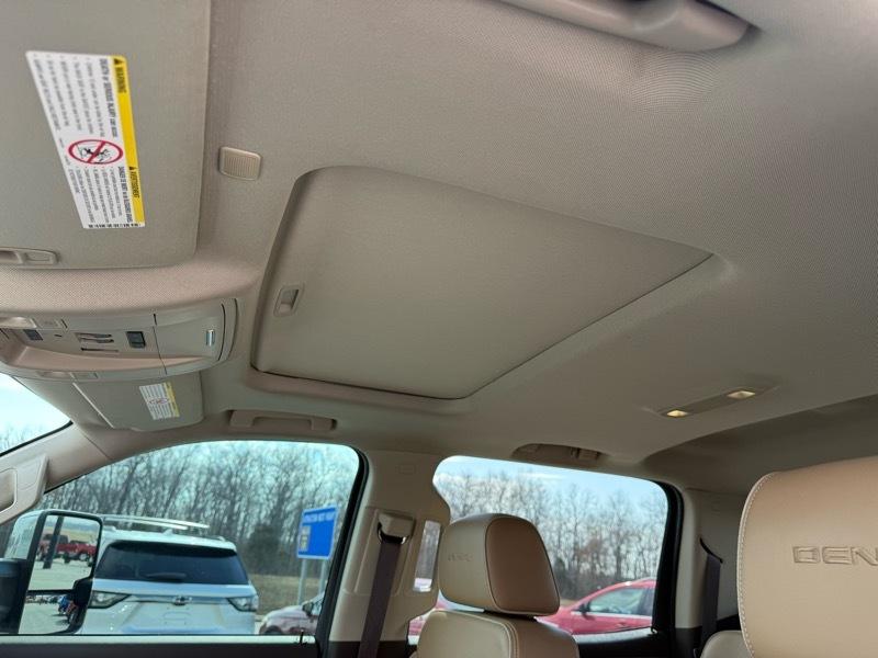 GMC Sierra 2500HD 4WD Crew Cab 153.7" Denali 2017