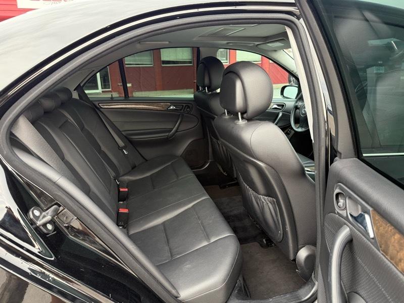 Mercedes-Benz C-Class 4dr Sdn 2.5L Sport RWD 2007
