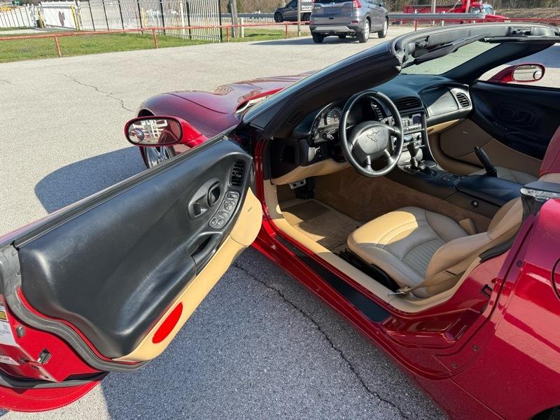 Chevrolet Corvette 2dr Convertible 2004