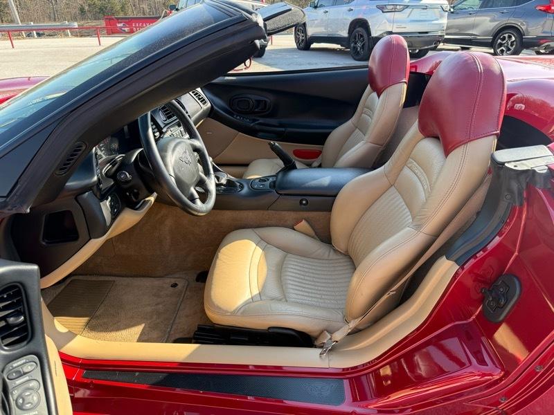 Chevrolet Corvette 2dr Convertible 2004