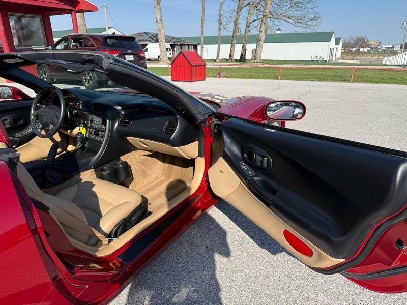 Chevrolet Corvette 2dr Convertible 2004