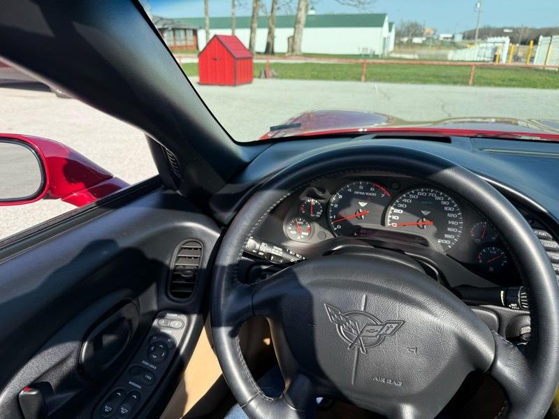 Chevrolet Corvette 2dr Convertible 2004