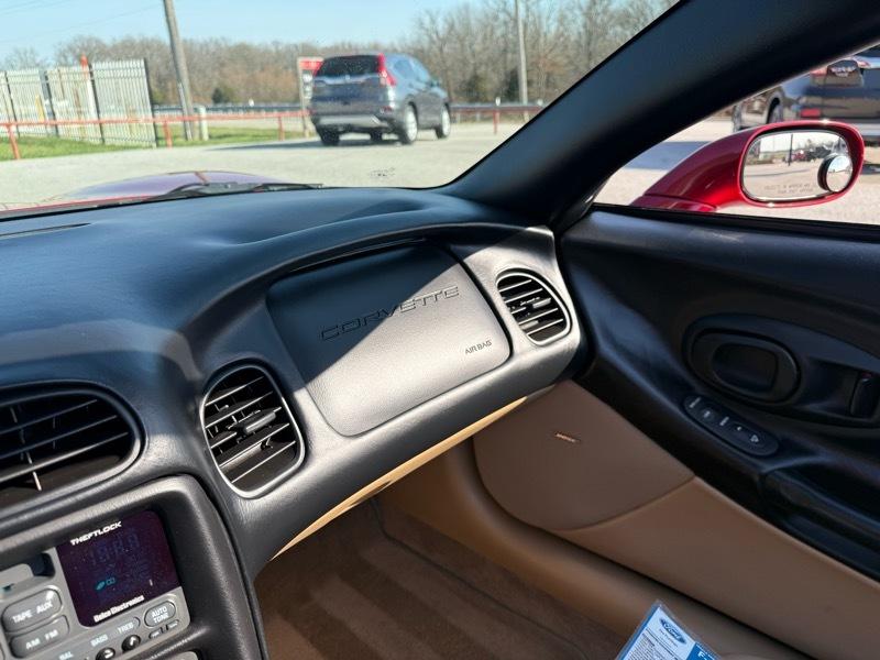 Chevrolet Corvette 2dr Convertible 2004