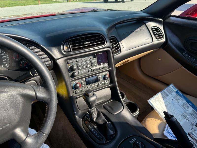 Chevrolet Corvette 2dr Convertible 2004