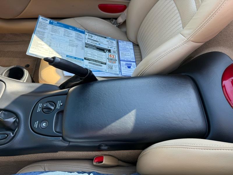 Chevrolet Corvette 2dr Convertible 2004