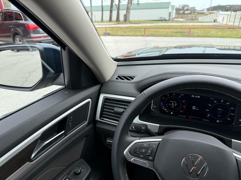 Volkswagen Atlas 3.6L V6 SE w/Technology FWD 2022