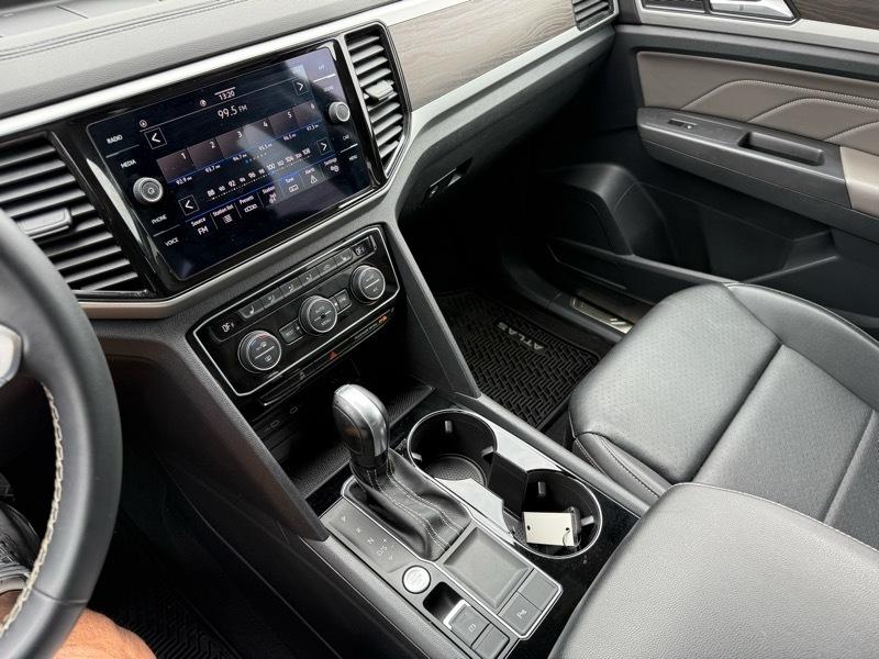 Volkswagen Atlas 3.6L V6 SE w/Technology FWD 2022