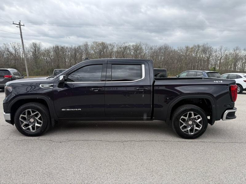 GMC Sierra 1500 4WD Crew Cab 147" SLE 2022