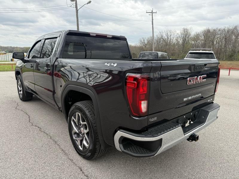 GMC Sierra 1500 4WD Crew Cab 147" SLE 2022