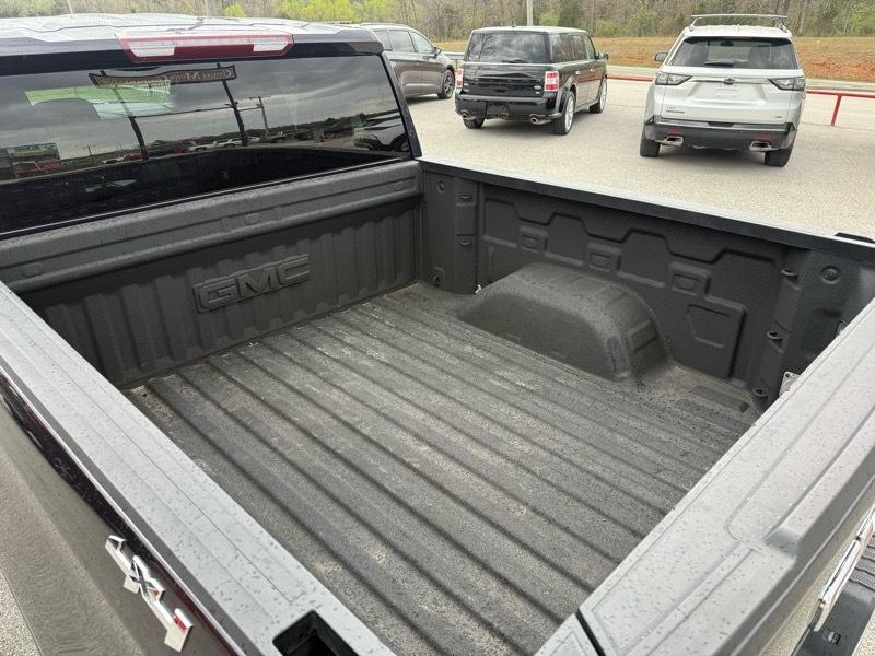 GMC Sierra 1500 4WD Crew Cab 147" SLE 2022