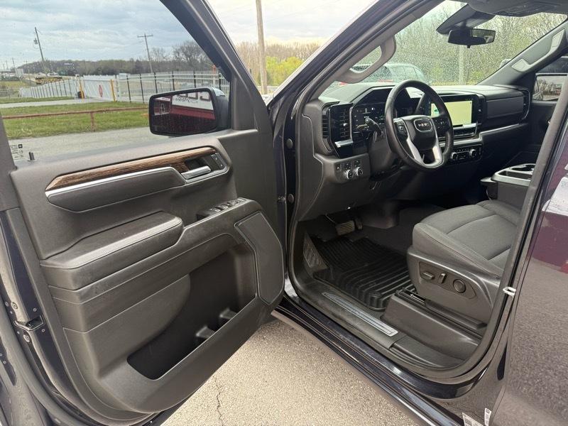 GMC Sierra 1500 4WD Crew Cab 147" SLE 2022