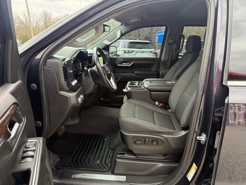 GMC Sierra 1500 4WD Crew Cab 147" SLE 2022