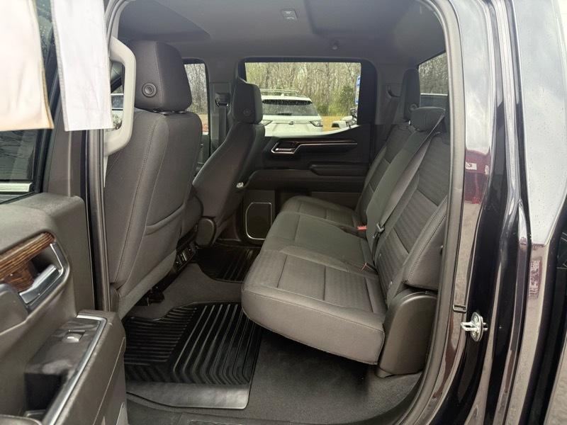GMC Sierra 1500 4WD Crew Cab 147" SLE 2022