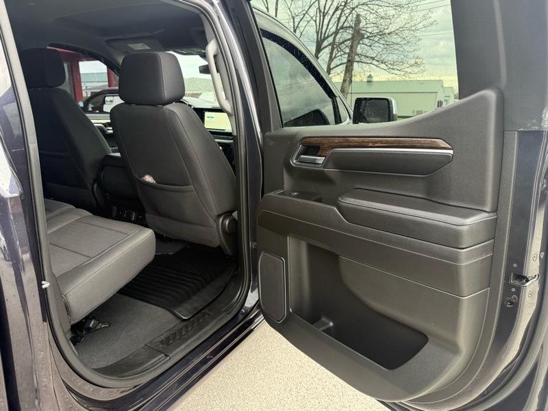 GMC Sierra 1500 4WD Crew Cab 147" SLE 2022