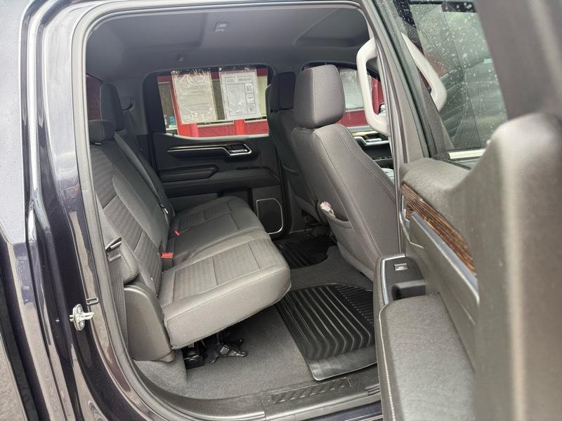 GMC Sierra 1500 4WD Crew Cab 147" SLE 2022